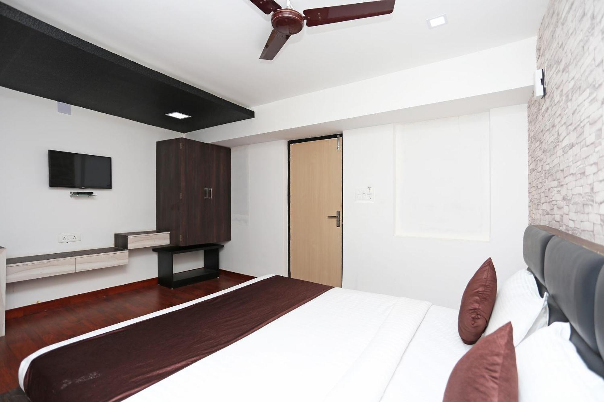 Hotel Super Capital O Sai Jagannath à Khandagiri Extérieur photo