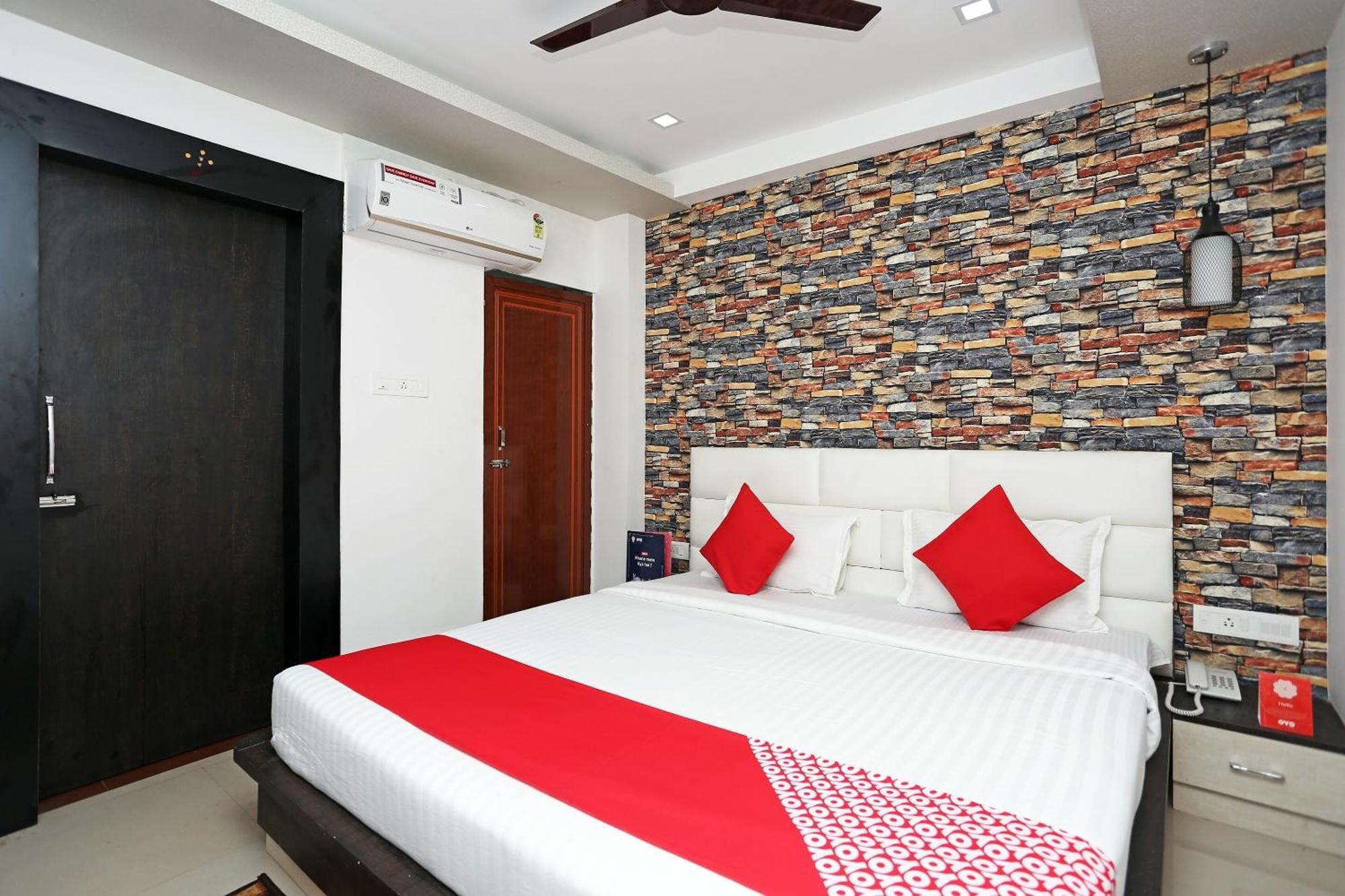 Hotel Super Capital O Sai Jagannath à Khandagiri Extérieur photo