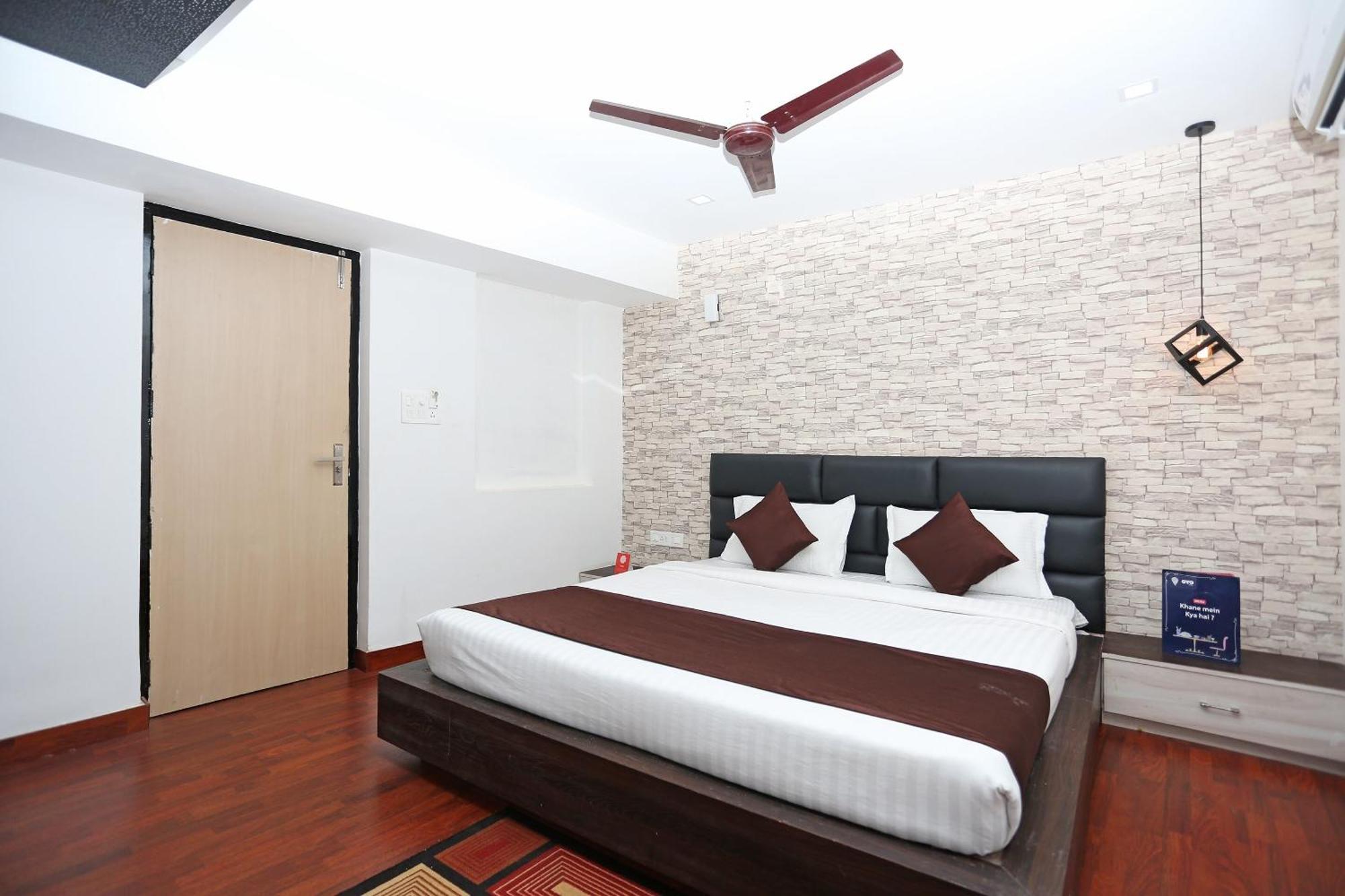 Hotel Super Capital O Sai Jagannath à Khandagiri Extérieur photo