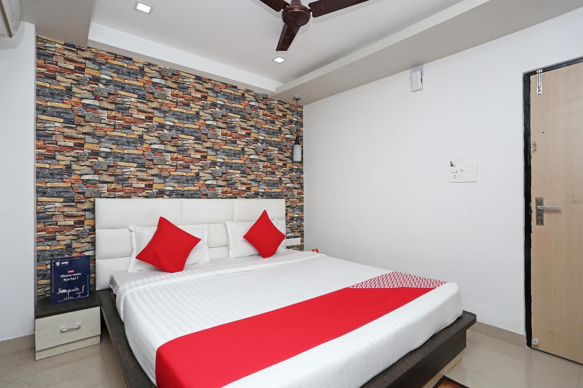 Hotel Super Capital O Sai Jagannath à Khandagiri Extérieur photo