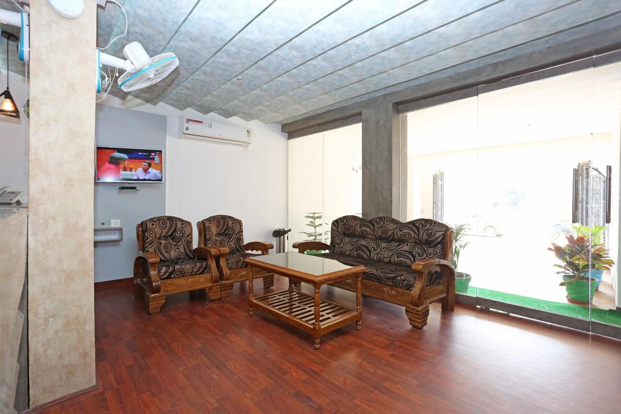 Hotel Super Capital O Sai Jagannath à Khandagiri Extérieur photo