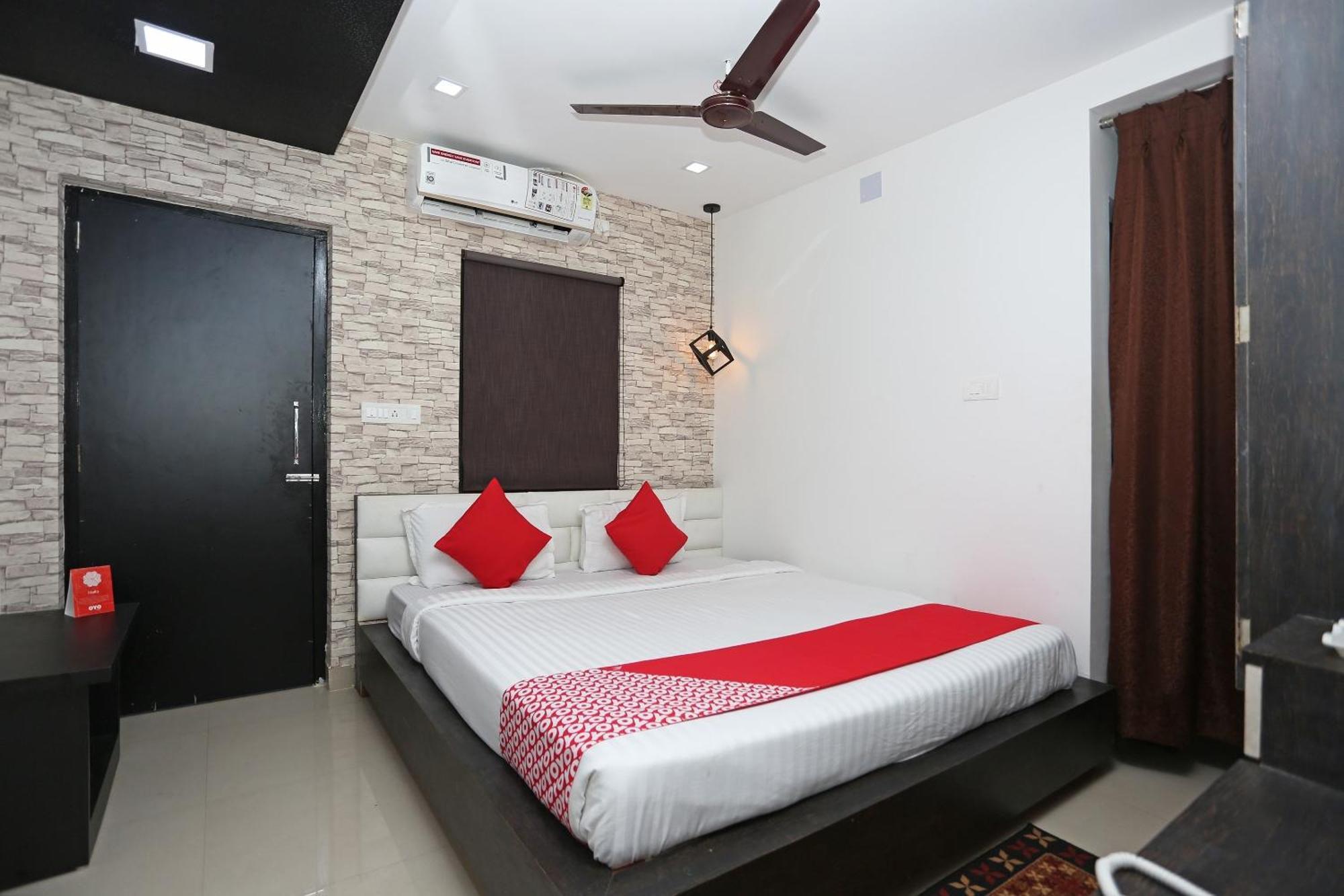 Hotel Super Capital O Sai Jagannath à Khandagiri Extérieur photo